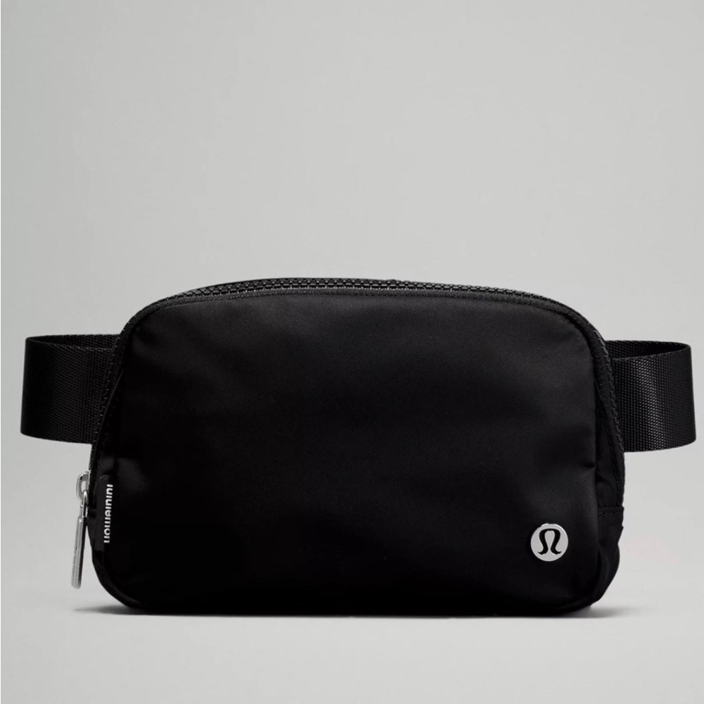 New Lululemon Everywhere Belt Bag BLACK